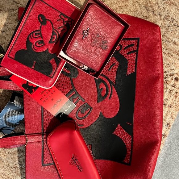 NWT! Coach MM Disney Tote 6 set! Choose the wristlet you want! - Picture 11 of 13